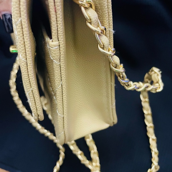 😍 Chanel Light Beige Quilted Crossbody Bag with Gold Chain - Picture 3 of 10